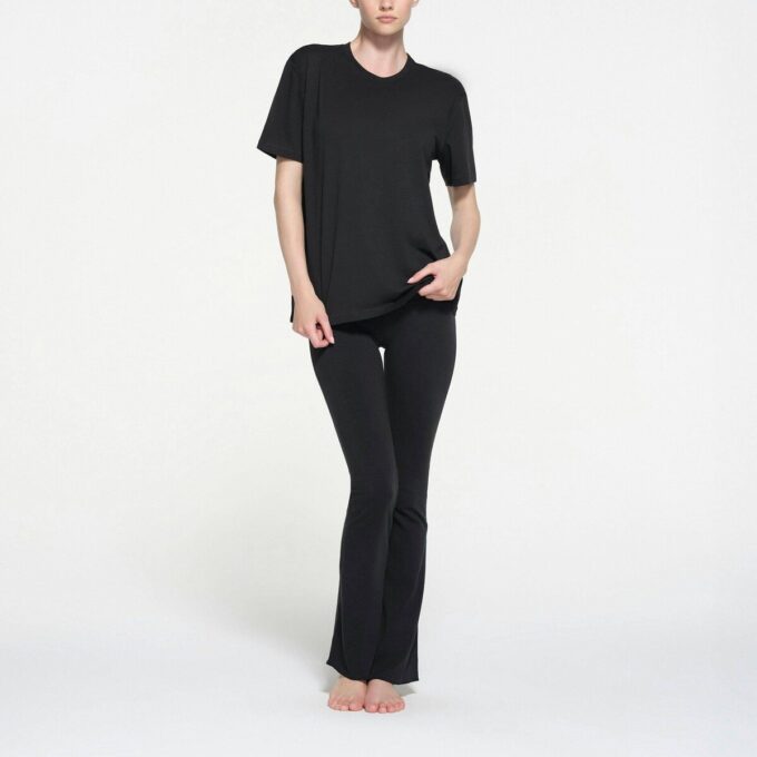 AFSLAPPEN T-SHIRT MED OVERSIZERET LANG T-SHIRT