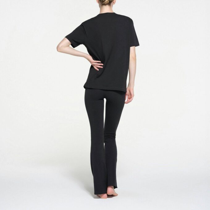 AFSLAPPEN T-SHIRT MED OVERSIZERET LANG T-SHIRT