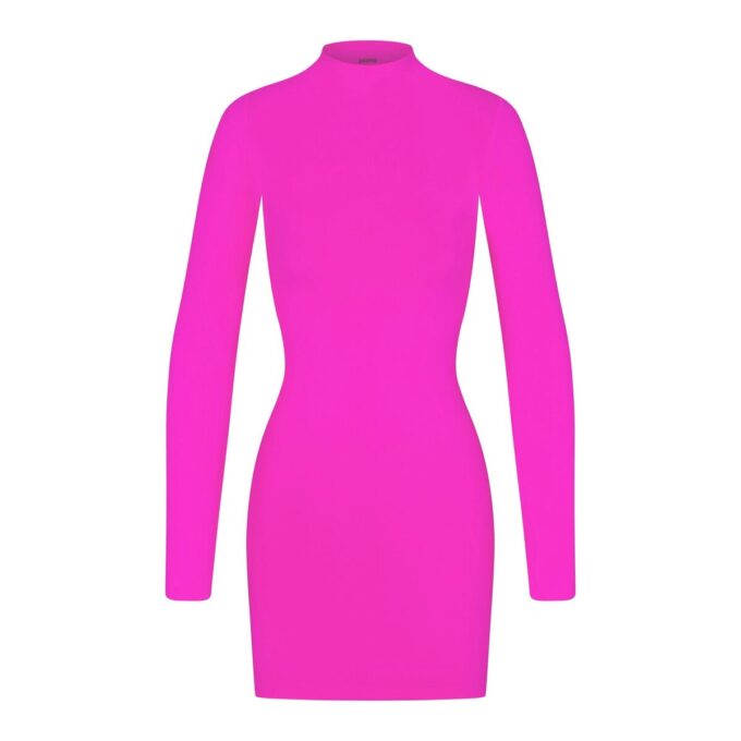 BLØD, GLATTENDE, SØMLØS TURTLENECK MINI KJOLE