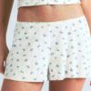 BLØDT LOUNGE-SÆT MED BLONDE-CAMI OG SHORTS