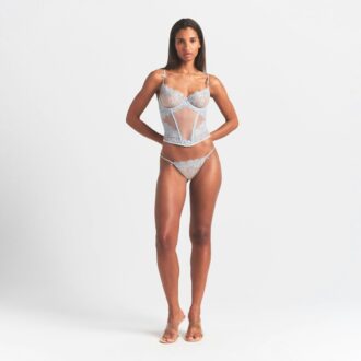 BRODERET LINGERIE UFORTET KORSET