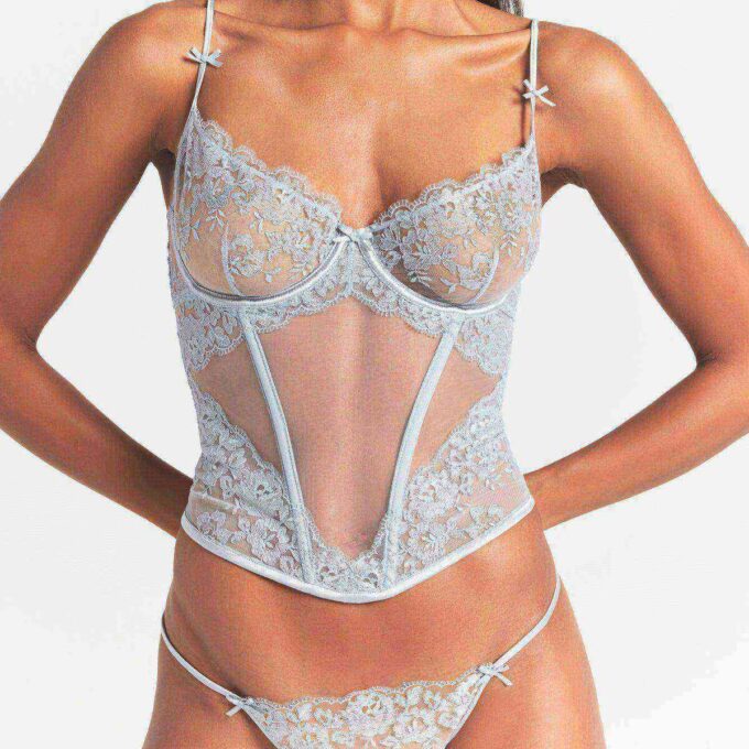 BRODERET LINGERIE UFORTET KORSET