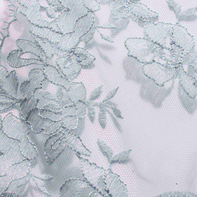 BRODERET LINGERIE UFORTET KORSET
