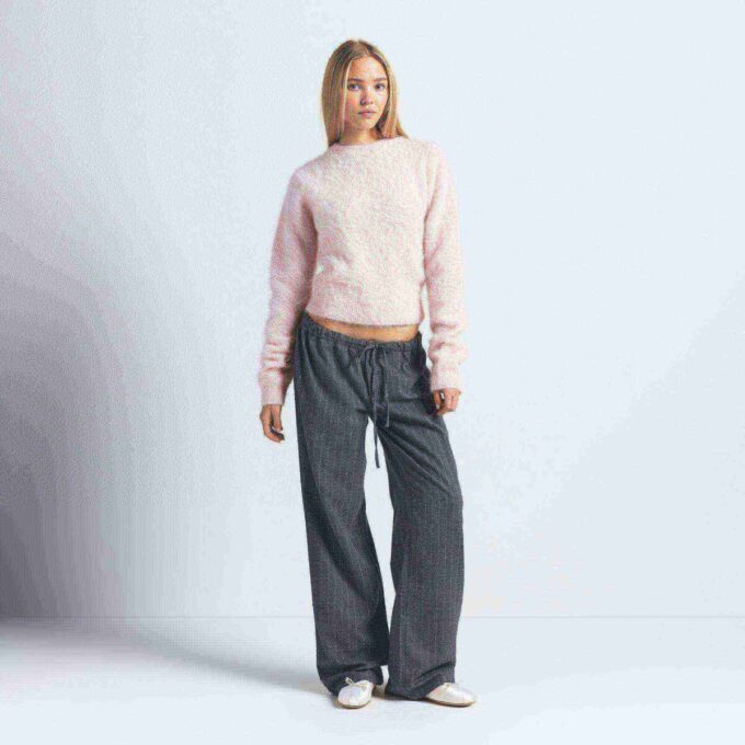BØRSTET ALPACA-TRØJE MED CREWNECK-HALS