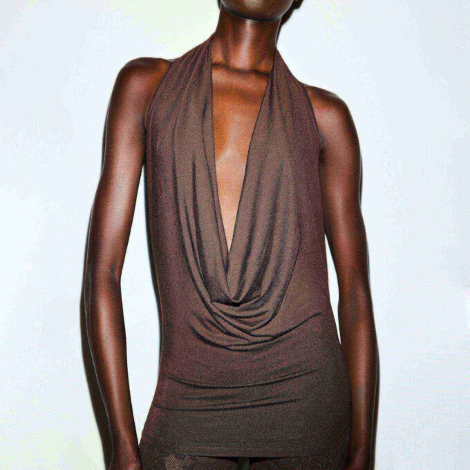 GLATTE LAG DYBT PLUNGE HALTER TOP