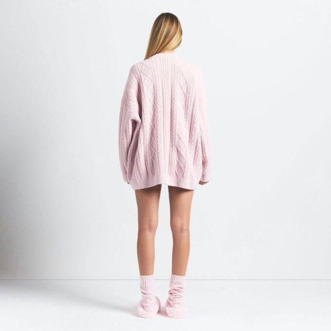HYGGELIG LET OVERSIZERET KABELSTRIKKET TRØJE MED CREWNECK
