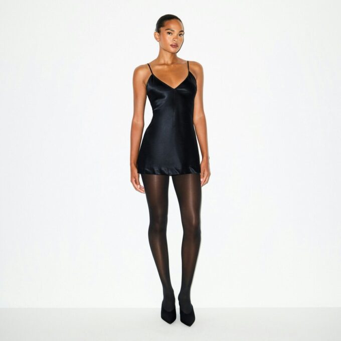 KRAFTIGT SATIN CAMI MINI KJOLE