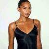 KRAFTIGT SATIN CAMI MINI KJOLE