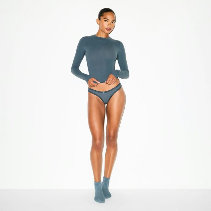 LET BOMULD POINTELLE BLONDE THONG