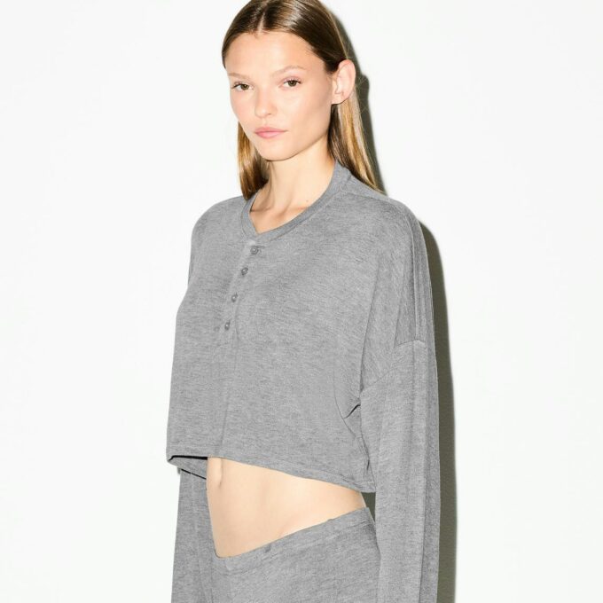 LET MODAL CROPPED HENLEY