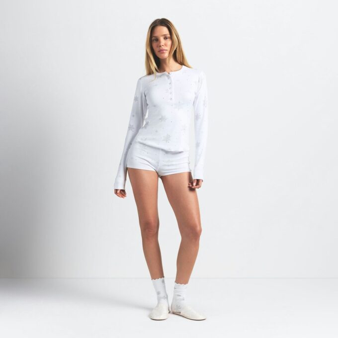 LOGO PLUSH POINTELLE RHINESTEN HENLEY SÆT