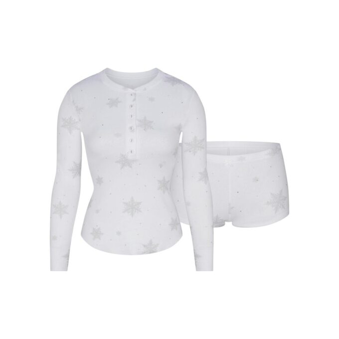 LOGO PLUSH POINTELLE RHINESTEN HENLEY SÆT