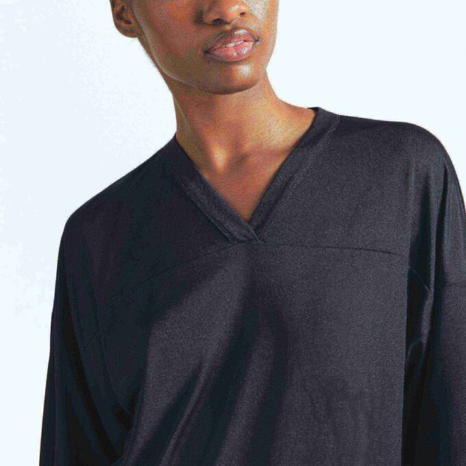 NikeSKIMS LUFTIG V-HALS OVERSIZED TOP