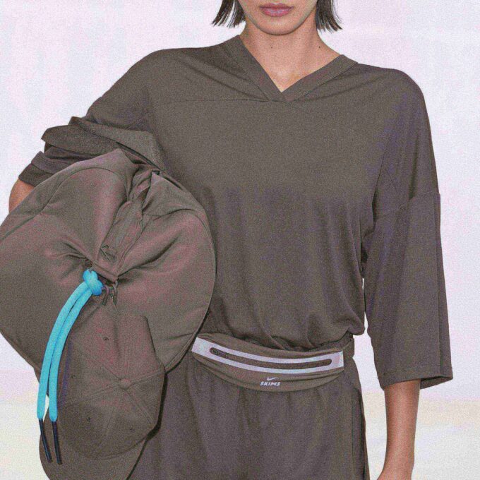 NikeSKIMS LUFTIG V-HALS OVERSIZED TOP