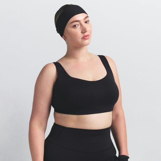 NikeSKIMS MATTE BH MED SKØR HALS