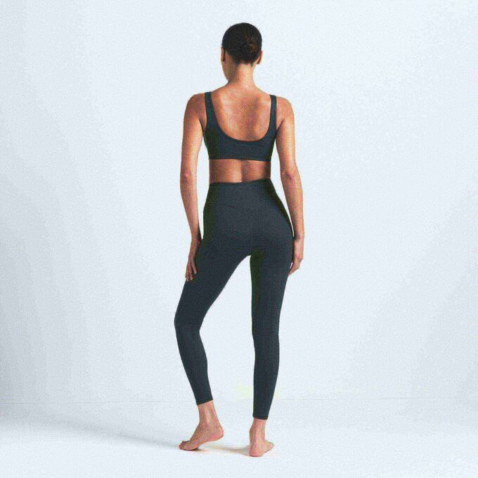 NikeSKIMS MATTE KNÆGREB 26″ LEGGINGS