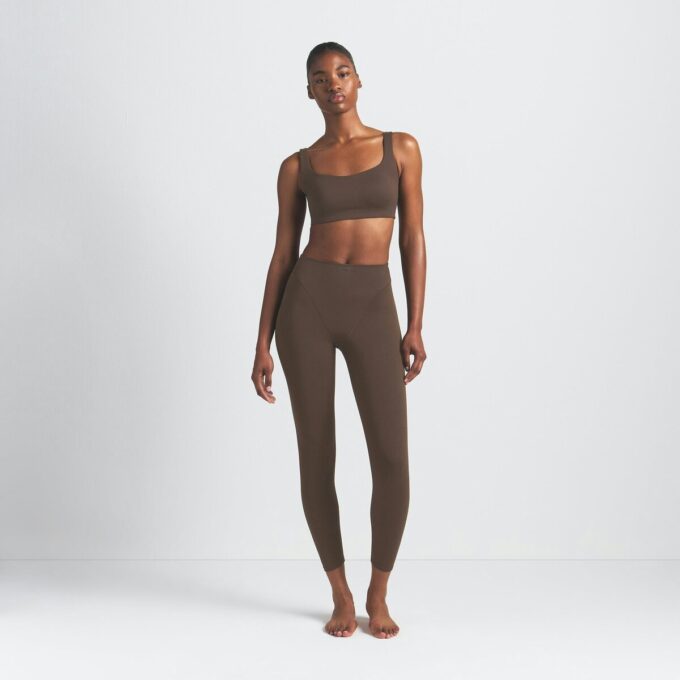 NikeSKIMS MATTE V-LINE 26″ LEGGINGS