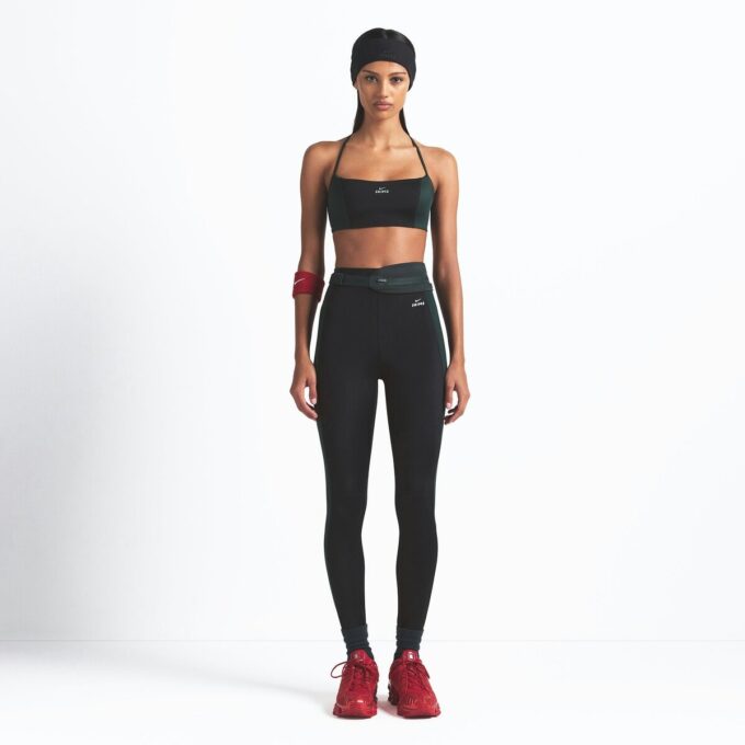NikeSKIMS SHINE TREKKESNØRE-STIGBØJLEGGINGS 26″