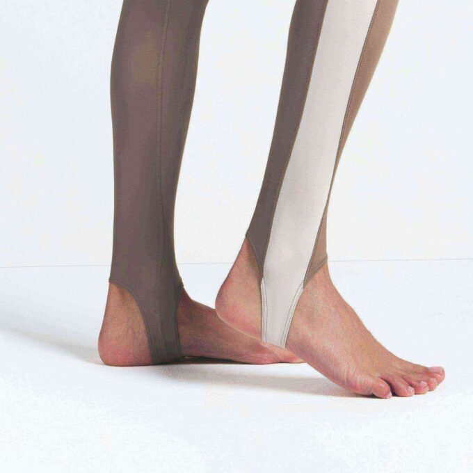 NikeSKIMS SHINE TREKKESNØRE-STIGBØJLEGGINGS 26″