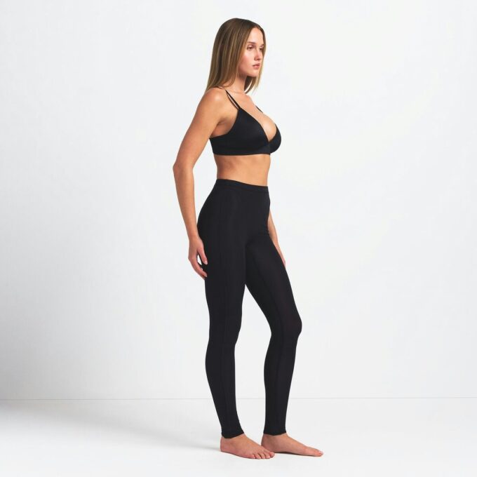 NikeSKIMS VÆGTFRISSE LAG V-LINE 26″ LEGGINGS