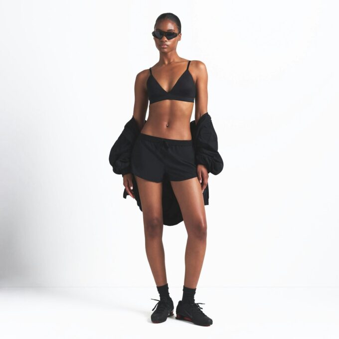 NikeSKIMS VÆVET NYLON 2,5″ LØBERSHORTS
