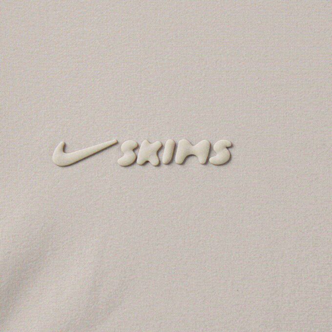 NikeSKIMS VÆVET NYLON 2,5″ LØBERSHORTS