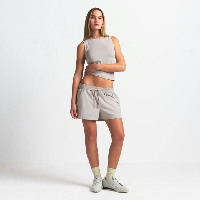 NikeSKIMS VÆVET NYLON 5″ TRÆNINGSHORTS