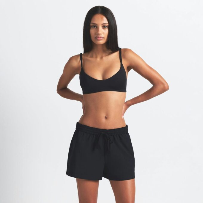 NikeSKIMS VÆVET NYLON 5″ TRÆNINGSHORTS