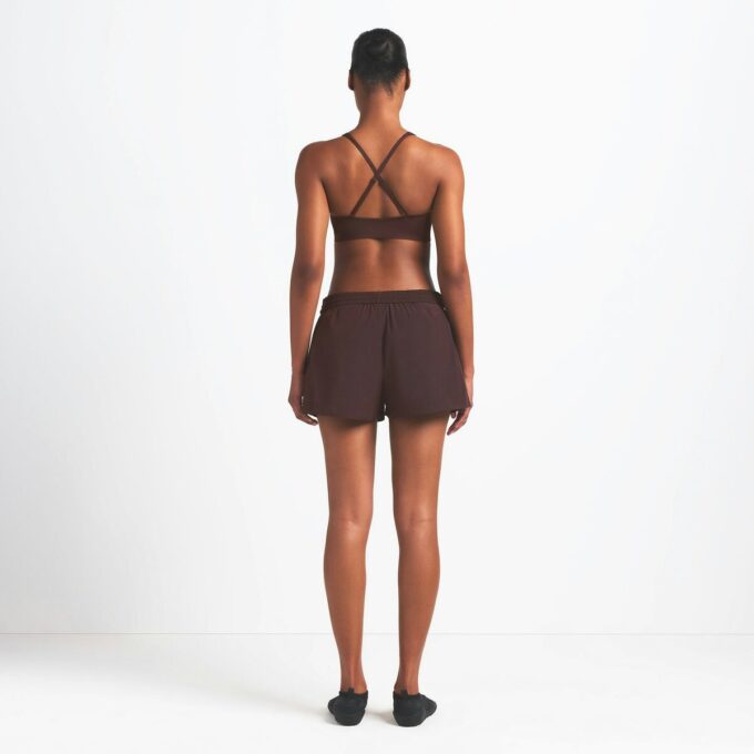 NikeSKIMS VÆVET NYLON 5″ TRÆNINGSHORTS