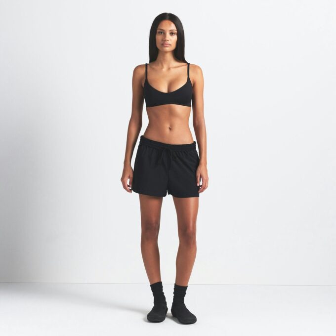 NikeSKIMS VÆVET NYLON 5″ TRÆNINGSHORTS