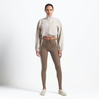 NikeSKIMS VÆVET NYLON CROP JAKKE