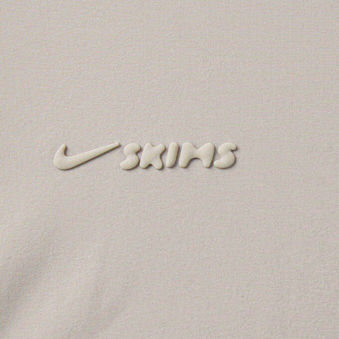 NikeSKIMS VÆVET NYLON CROP JAKKE
