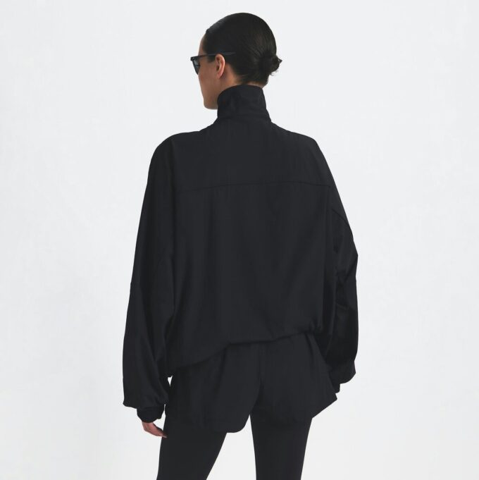 NikeSKIMS VÆVET NYLON OVERSIZED TRÆNINGSJAKKE