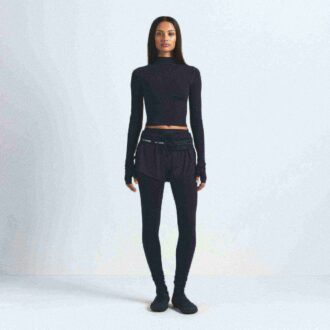 NikeSKIMS VINTAGE SØMLØS CROP TOP MED HØJ HALS