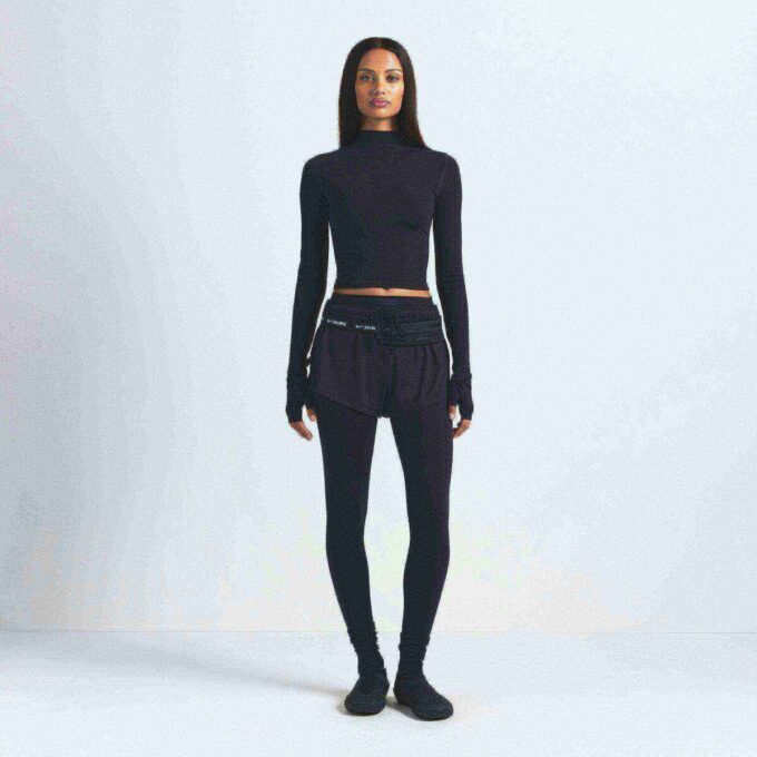 NikeSKIMS VINTAGE SØMLØS CROP TOP MED HØJ HALS