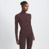 NikeSKIMS VINTAGE SØMLØS CROP TOP MED HØJ HALS