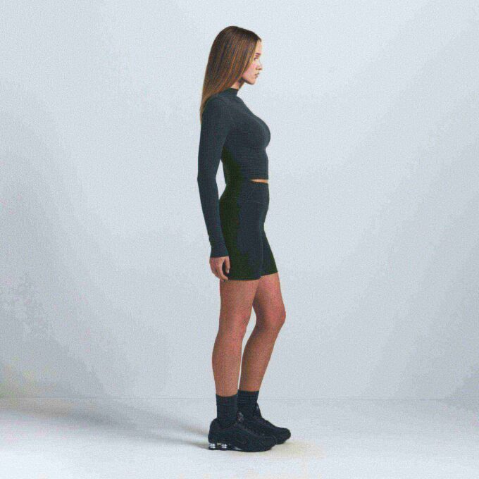 NikeSKIMS VINTAGE SØMLØS CROP TOP MED HØJ HALS