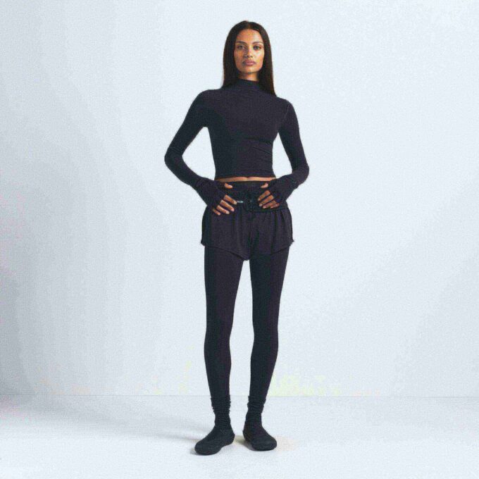 NikeSKIMS VINTAGE SØMLØS CROP TOP MED HØJ HALS