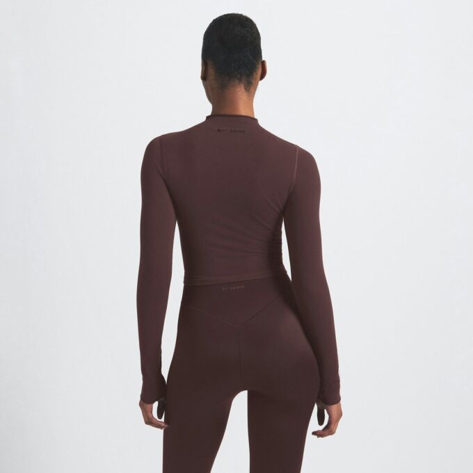 NikeSKIMS VINTAGE SØMLØS CROP TOP MED HØJ HALS