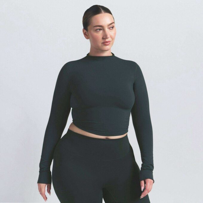 NikeSKIMS VINTAGE SØMLØS CROP TOP MED HØJ HALS