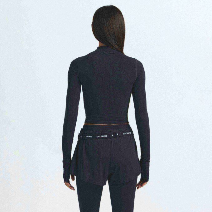 NikeSKIMS VINTAGE SØMLØS CROP TOP MED HØJ HALS