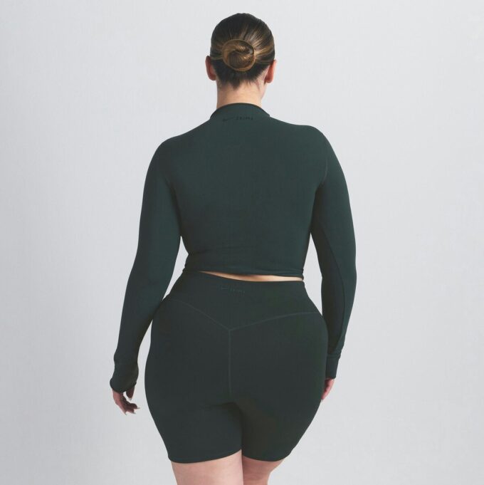 NikeSKIMS VINTAGE SØMLØS CROP TOP MED HØJ HALS