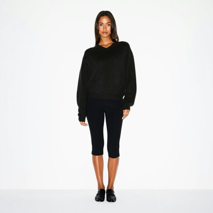OVERSIZED ULD OG CASHMERE TRØJE MED V-HALS