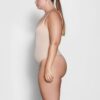 PASSER TIL ALLE FIRKANTET HALS-BODYSUIT