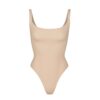 PASSER TIL ALLE FIRKANTET HALS-BODYSUIT