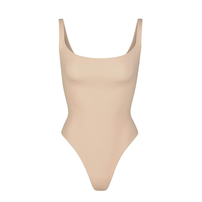 PASSER TIL ALLE FIRKANTET HALS-BODYSUIT