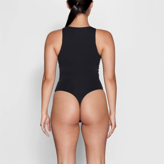 PASSER TIL ALLE HØJHALSET BODYSUIT