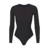 PASSER TIL ALLE LANGÆRMET BODYSUIT MED RUND HALS