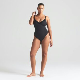 PASSER TIL ALLE PUSH-UP-BODY MED BLONDE
