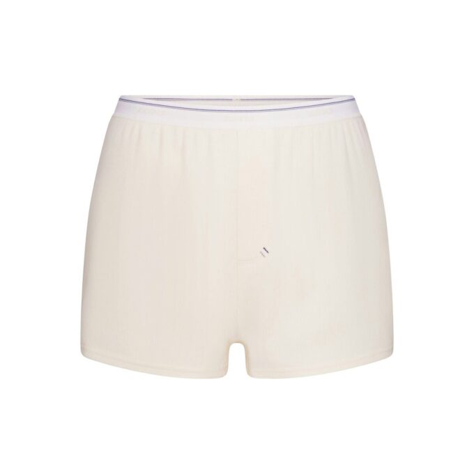SÆT MED RIBBEDE SKØLETANKER OG SHORTS I BOMULD